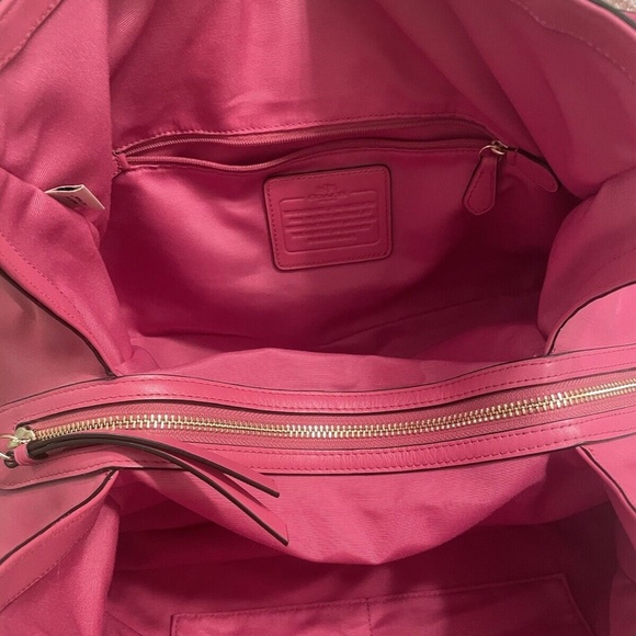 Coach Carlyle - Picture 11 of 12